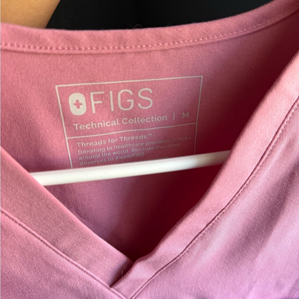 FIGS Women's Pink scrub set